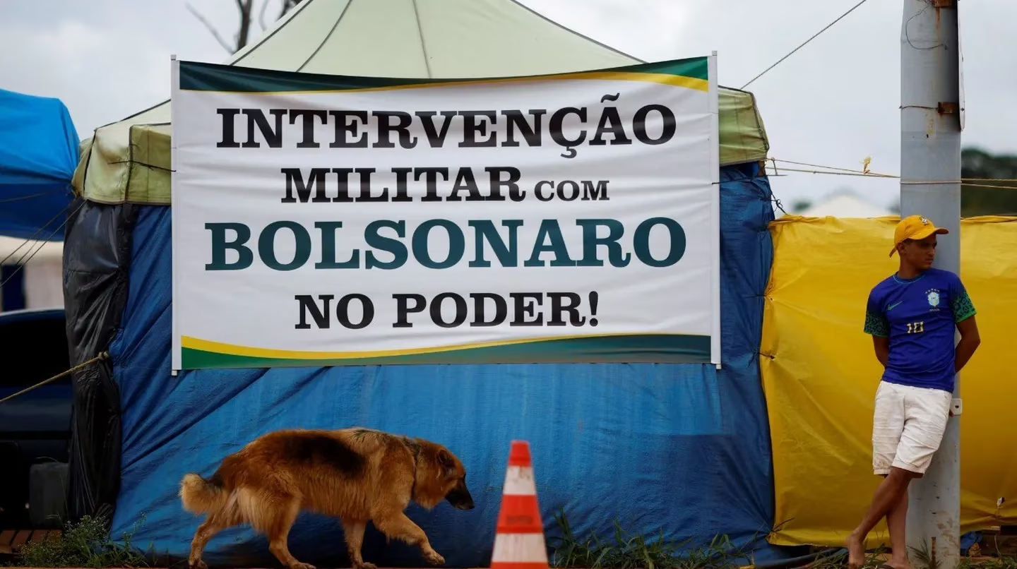 Casi 4 de cada 10 brasileños respaldan una intervención militar y el 18% apoya el intento de golpe