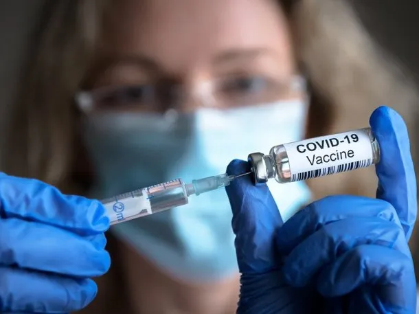 Bajaron fuerte los contagios y muertes por Covid-19 en el mundo