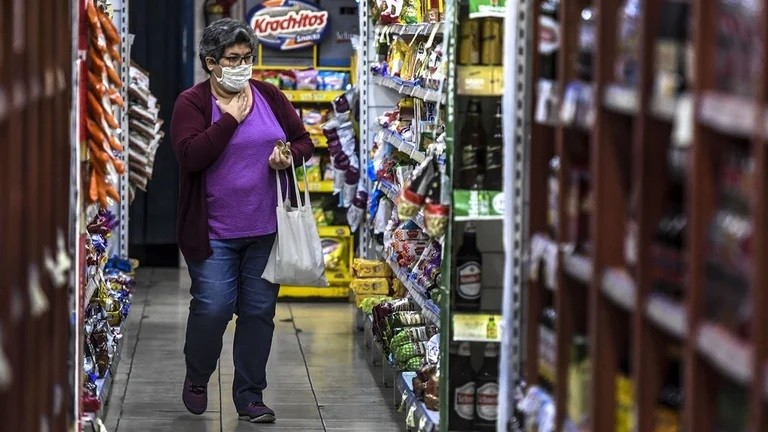 Inflación: el Gobierno endurece los controles a las empresas y les pide que informen sus precios y ventas