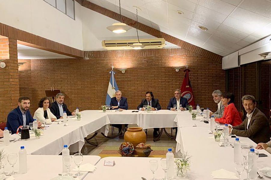 Impulsan desde la Mesa del Litio estrategias para desarrollar la cadena de valor del&nbsp;recurso