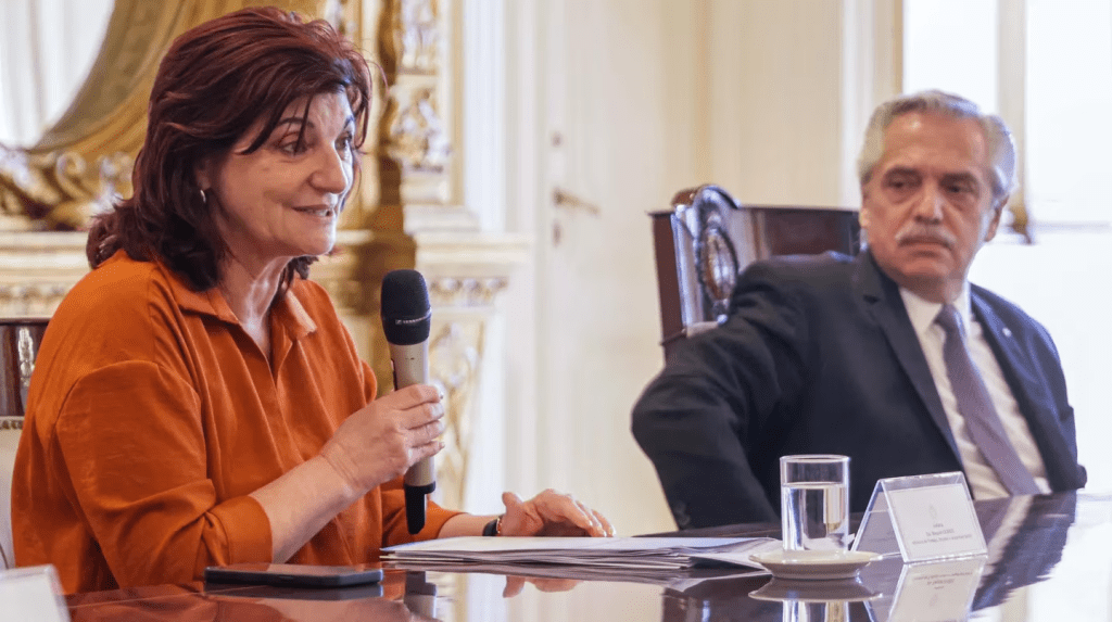 El gobierno acusa a la oposición de un «ataque especulativo» por la escalada del dólar&nbsp;blue