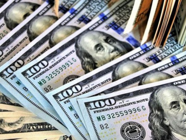 El dólar oficial cayó y anotó la mayor distancia con el techo de la banda en más de ocho&nbsp;meses