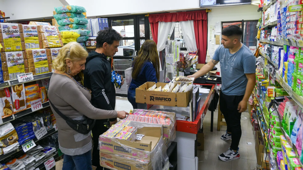 La inflación no cesa y los precios de los alimentos subieron casi 9% en marzo, en los barrios&nbsp;populares