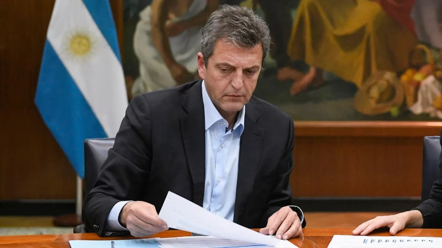 Sergio Massa Busca Calmar al Kirchnerismo con Anuncios Económicos Tras la Derrota en las PASO