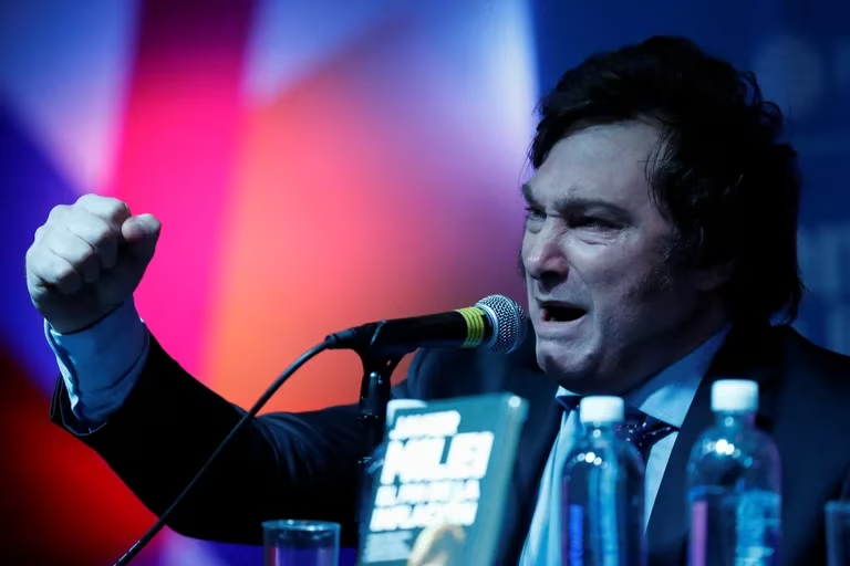 Javier Milei presenta una plataforma electoral radical con propuestas económicas, de seguridad y&nbsp;educación.