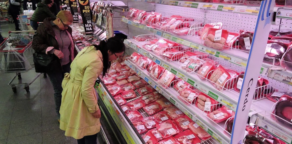 Fuerte aumento en los precios de los alimentos, liderado por la carne, genera preocupación en&nbsp;Argentina