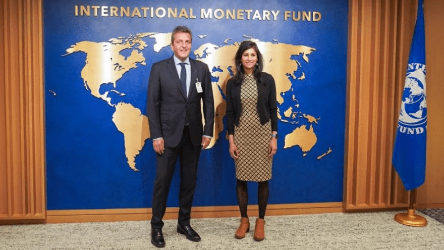 Argentina realiza crucial pago al FMI mientras busca un nuevo acuerdo para evitar una crisis&nbsp;económica