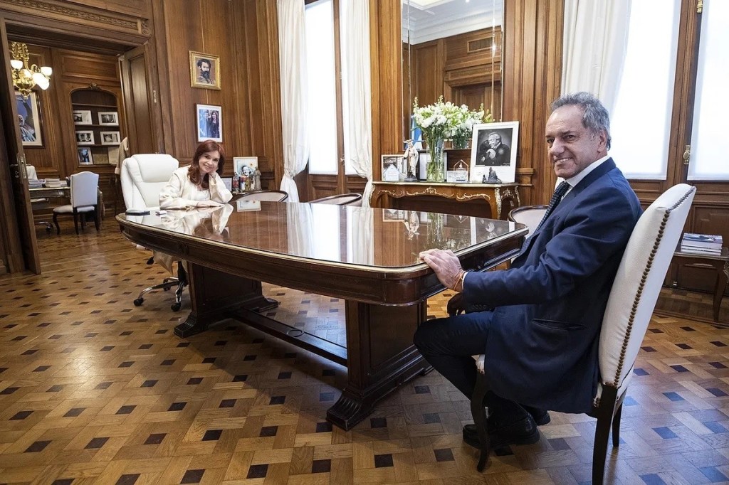 Encuentro clave: Scioli se reúne con Cristina Kirchner en el Senado en medio de tensiones&nbsp;políticas