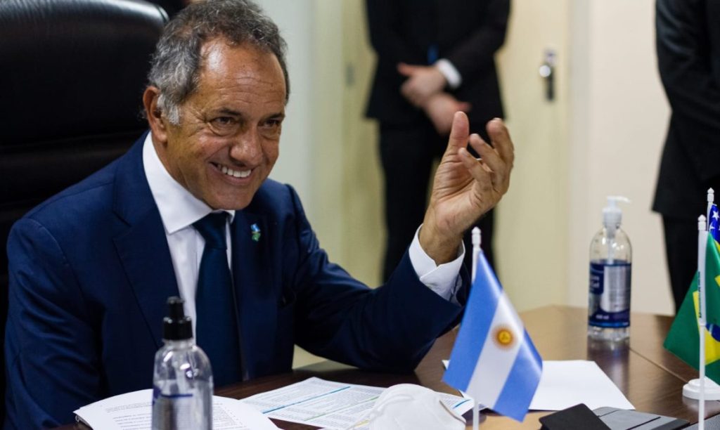 Daniel Scioli desafía al kirchnerismo y a Massa en busca de la candidatura&nbsp;presidencial