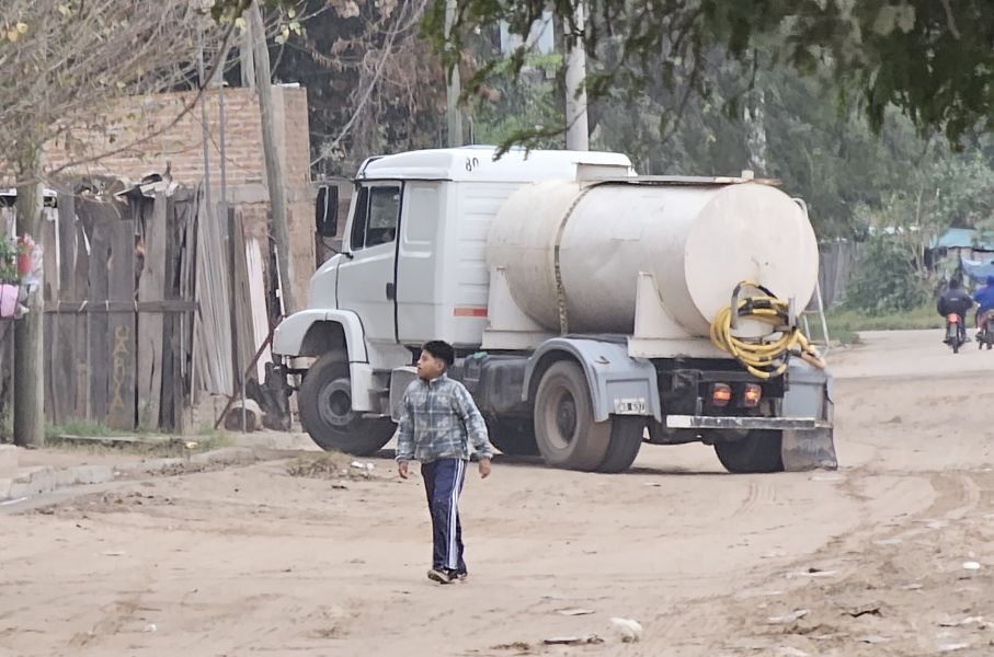Entrega de agua potable en zonas en emergencia: Más de un millón de litros distribuidos en el norte&nbsp;provincial