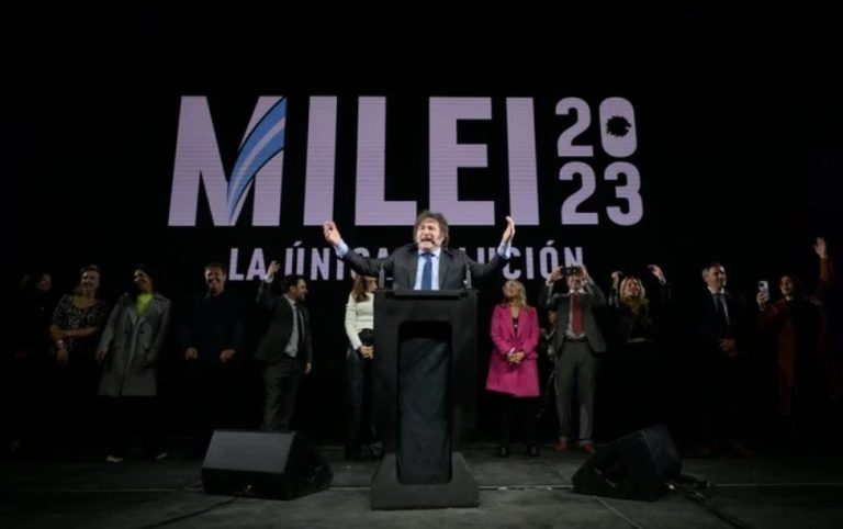 Javier Milei cierra su campaña con un llamado a «Luchar contra los políticos&nbsp;ladrones»