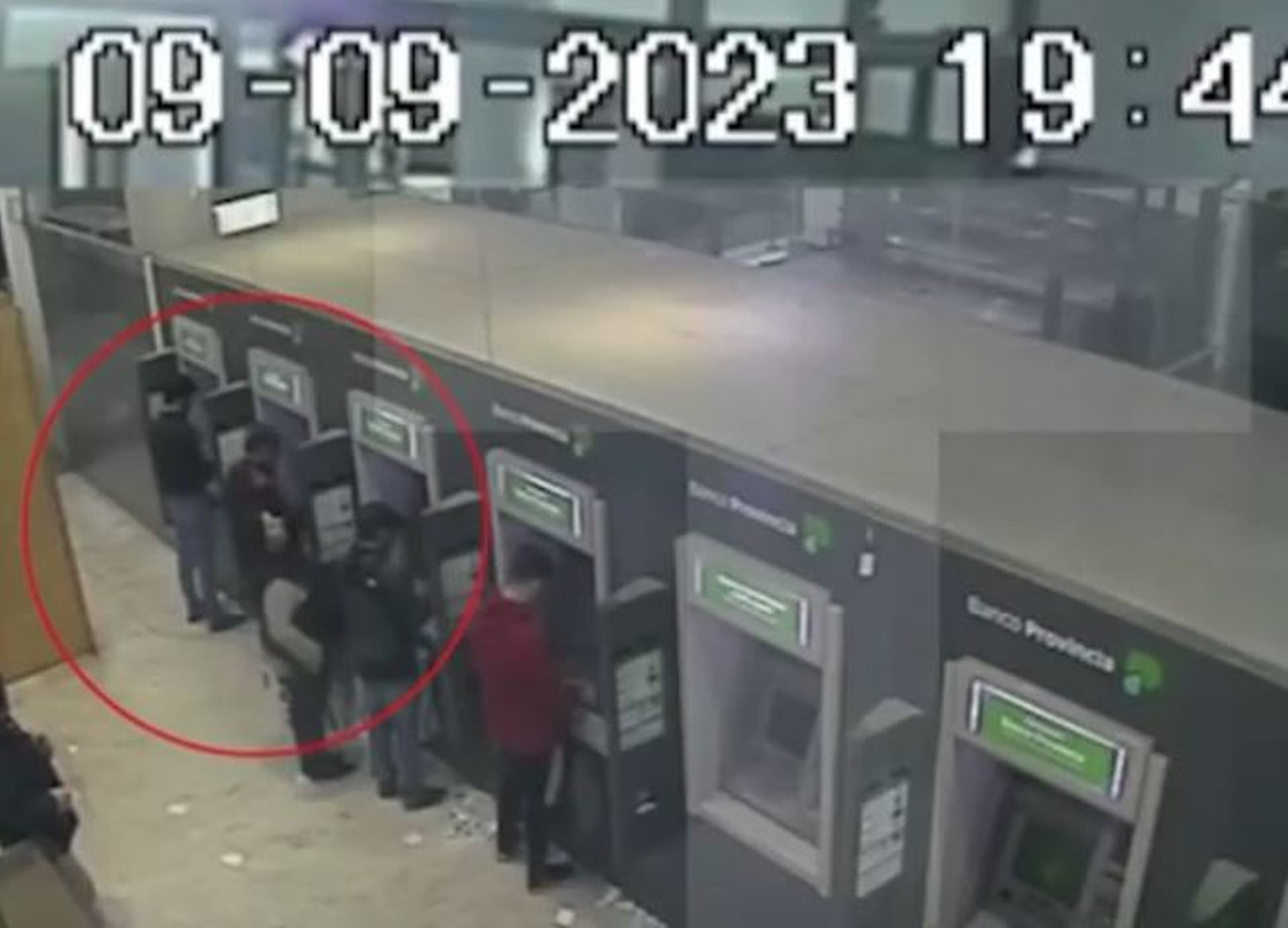 Video: Casi 20 minutos y 48 tarjetas, las imágenes de ‘Chocolate’ Rigau sacando millones del cajero