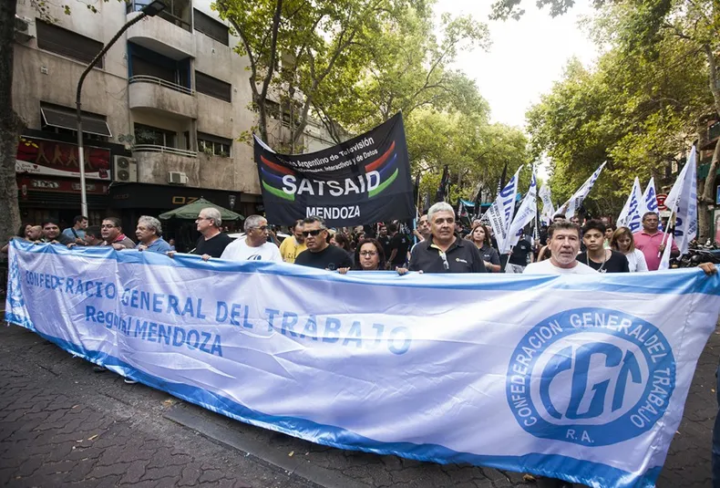 CGT lanza advertencia a Milei: negociar o enfrentar&nbsp;protestas