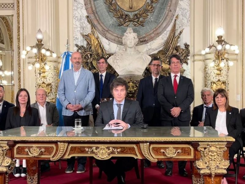 El Gobierno avanza con reformas en Seguridad y Defensa y desplazan a otro&nbsp;funcionario