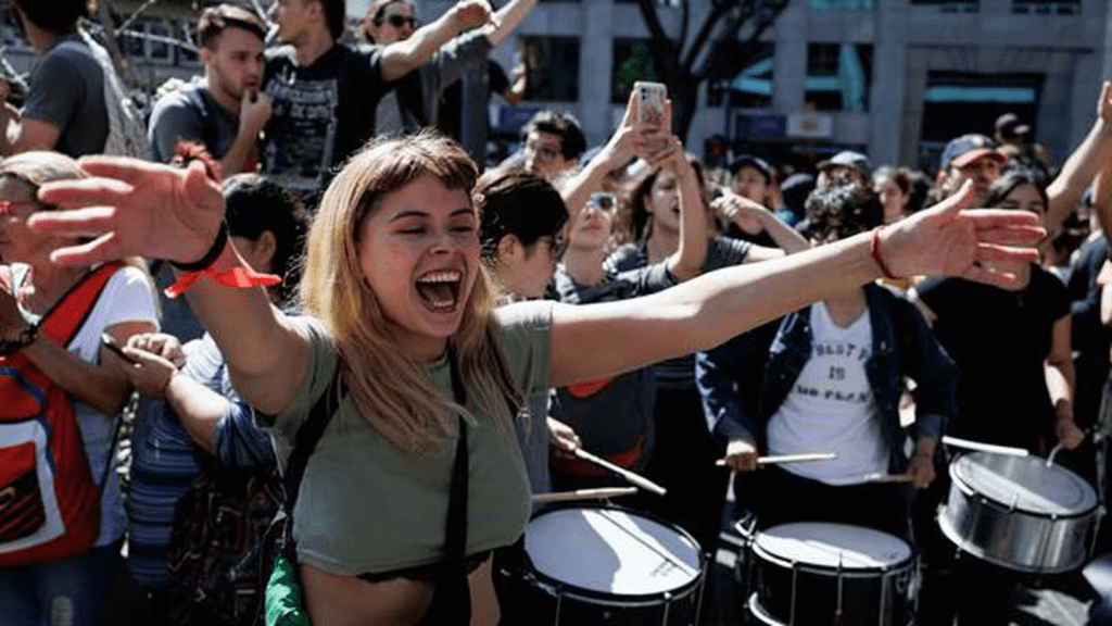 Se darán de baja planes sociales de 160 mil beneficiarios que viajaron al exterior en yates y&nbsp;aviones