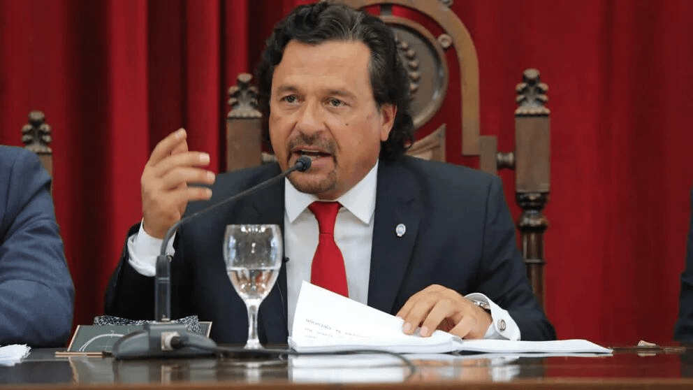 Sáenz anuncia logros financieros: equilibrio fiscal y reducción histórica de deuda en U$S124 millones