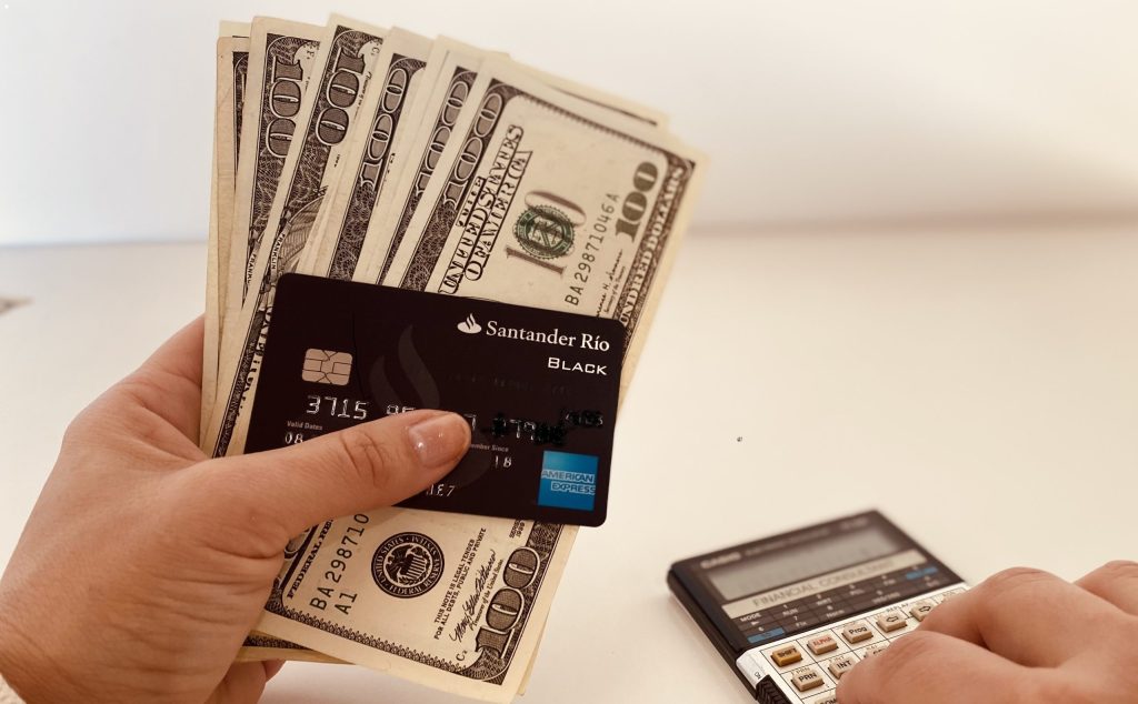 Trabas en el mercado: Bancos posponen pagos de tarjetas por restricciones&nbsp;cambiarias