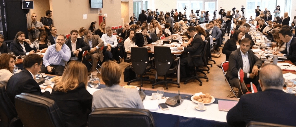 Oficialismo busca avanzar con la Ley Ómnibus: Convoca a plenario de comisiones en&nbsp;Diputados