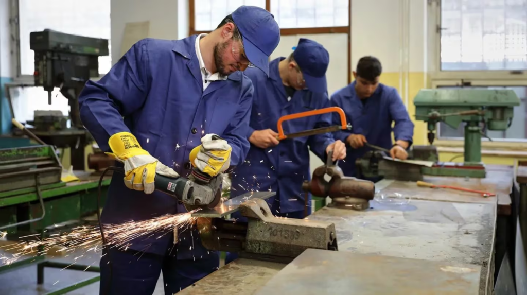 Gobierno debate aumento del salario mínimo: Gremios presionan por recuperar poder&nbsp;adquisitivo