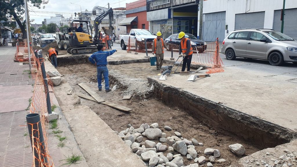 Con varios frentes de obra avanzan los arreglos de calles en Salta