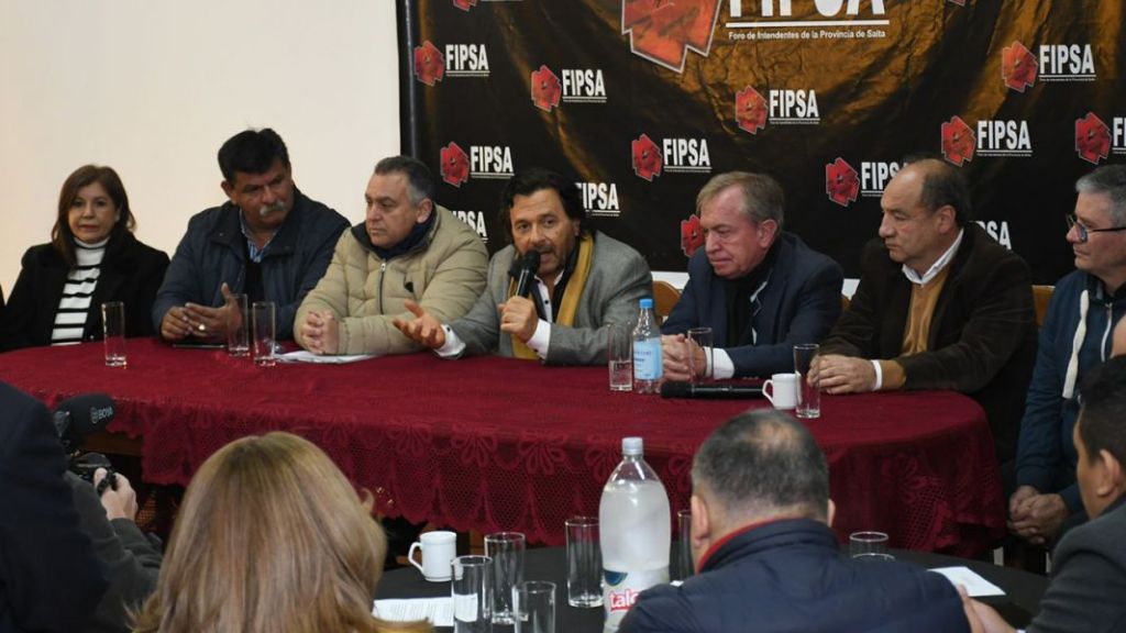 Sáenz con las Nuevas Autoridades del Foro de Intendentes: “Sigamos Juntos Poniendo Siempre a Salta&nbsp;Primero”