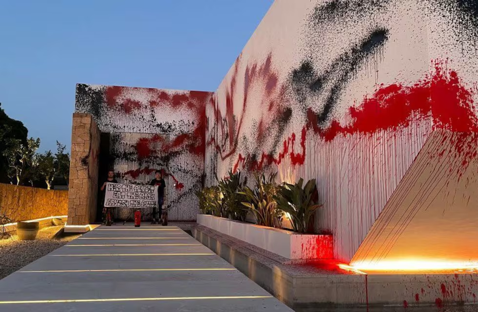 Activistas Vandalizan la Mansión de Messi en&nbsp;Ibiza