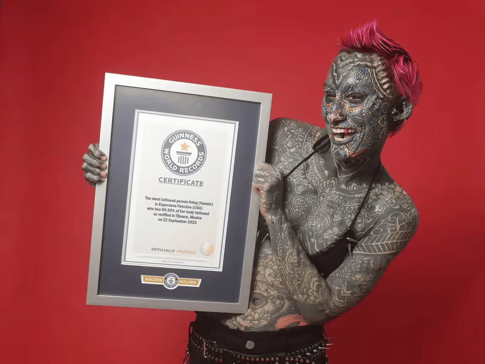 La veterana que se convirtió en la mujer con más tatuajes y modificaciones de la&nbsp;historia