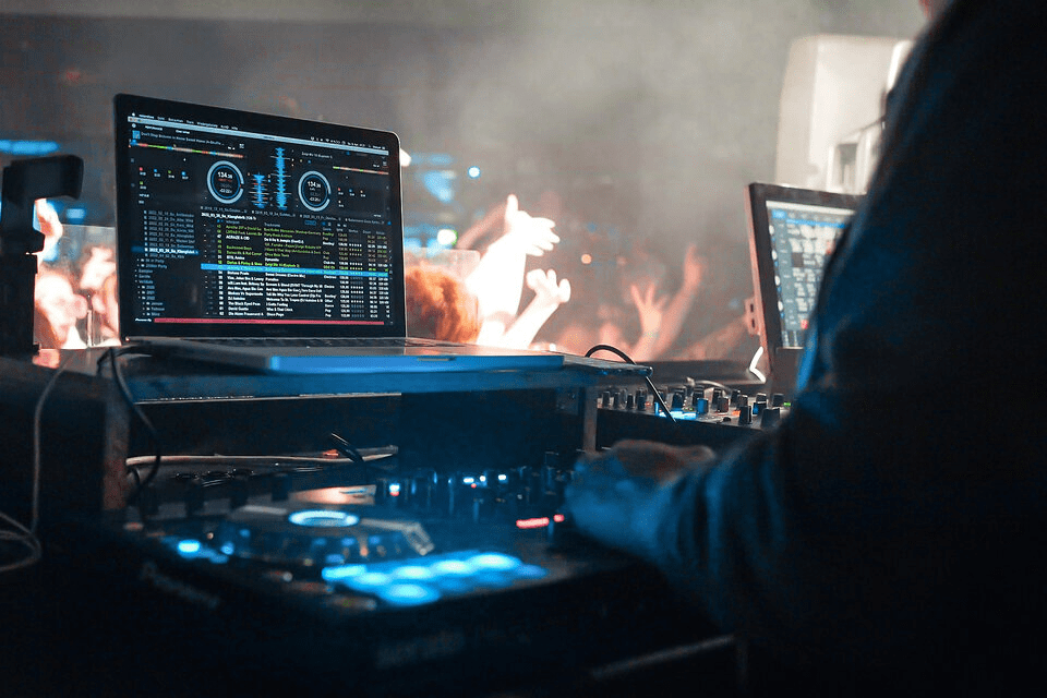 El Gobierno decreta el fin del impuesto por reproducir música en fiestas&nbsp;privadas