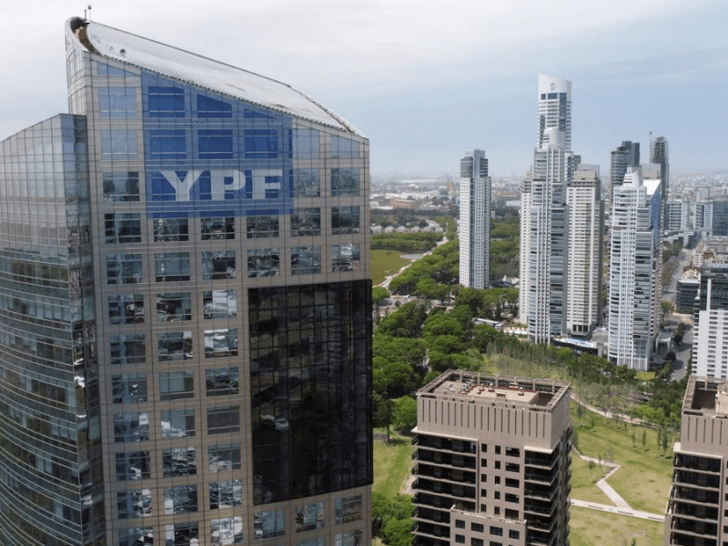 La batalla por YPF: Acreedores buscan acelerar embargos contra la&nbsp;Argentina
