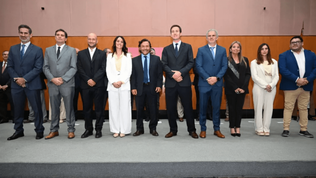 Sáenz toma juramento a nuevos ministros y anuncia proyectos clave para Salta