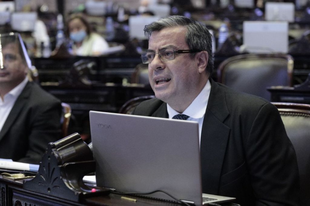 UxP busca bloquear el acuerdo con el FMI de Milei y lo acusa de violar la ley de deuda&nbsp;pública