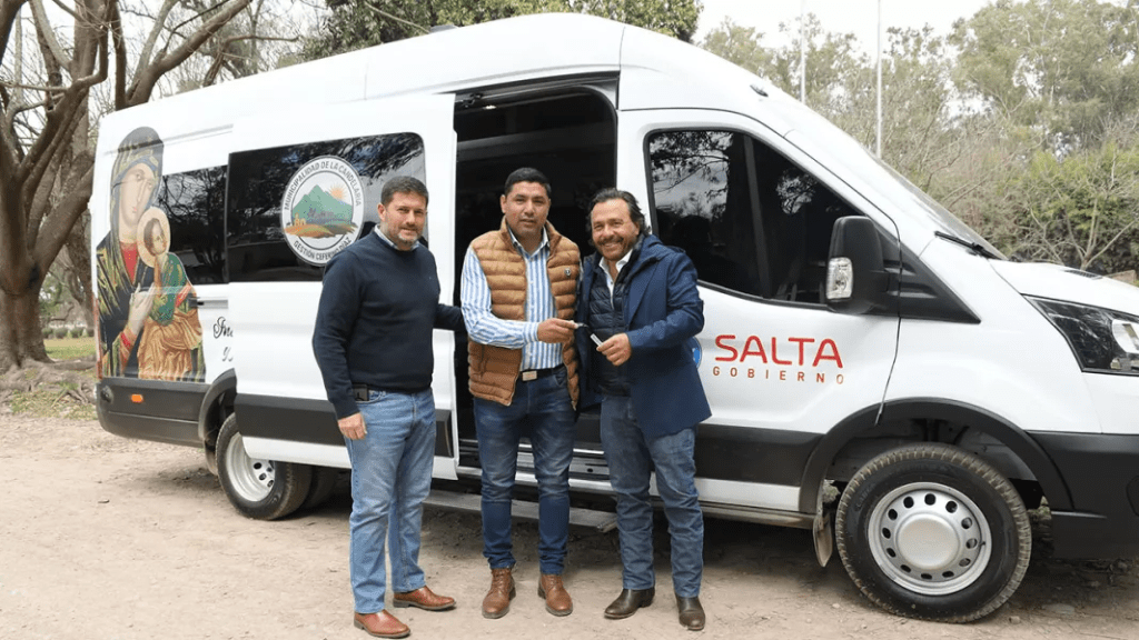 Sáenz entregó una minibús 0 km a La Candelaria en el marco del plan de renovación&nbsp;vehicular