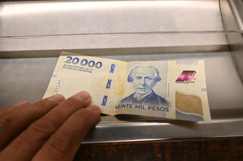 El billete de $20.000 cumple un año con una pérdida del 30% de su poder de&nbsp;compra