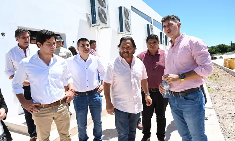 Sáenz supervisó el nuevo puesto de control fronterizo en Salvador Mazza