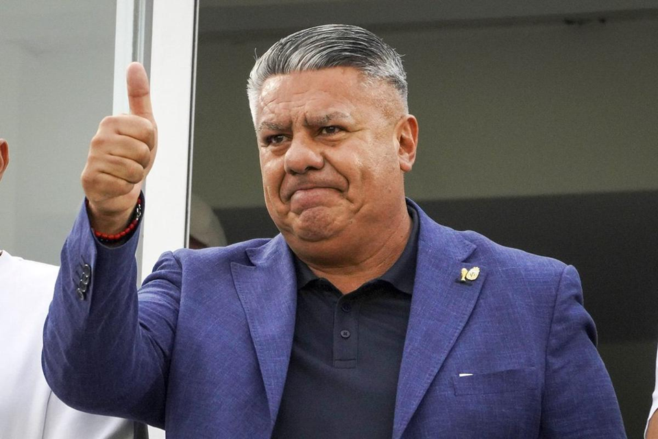 Autorizan al Chiqui Tapia a viajar al exterior en medio de una causa por evasión