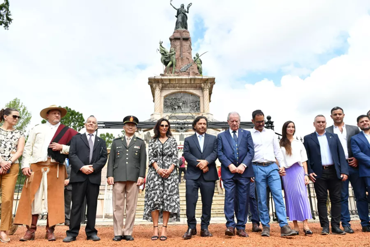 Gustavo Sáenz encabezó los actos por el 213° aniversario de la Batalla de Salta