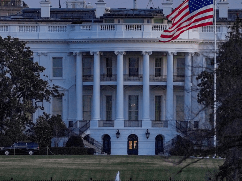 Un hombre se estrelló contra la reja de la Casa Blanca y fue&nbsp;detenido