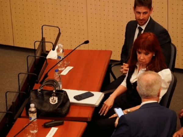 Cristina declaró en la Causa Cuadernos: dijo que es un “disparate” y que puede “morir presa con este Poder&nbsp;Judicial”