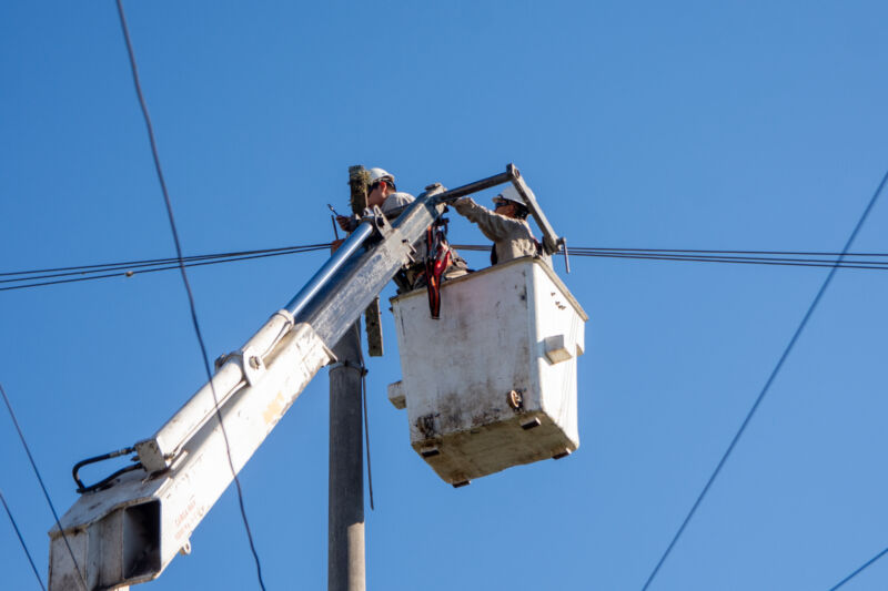 Edesa avanza con obras para fortalecer la red eléctrica en la ciudad de Salta