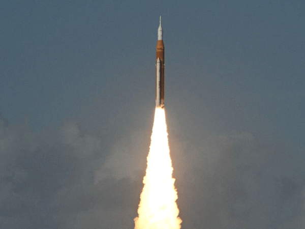 La NASA lanzó Artemis II y vuelve a llevar humanos rumbo a la Luna tras más de 50&nbsp;años