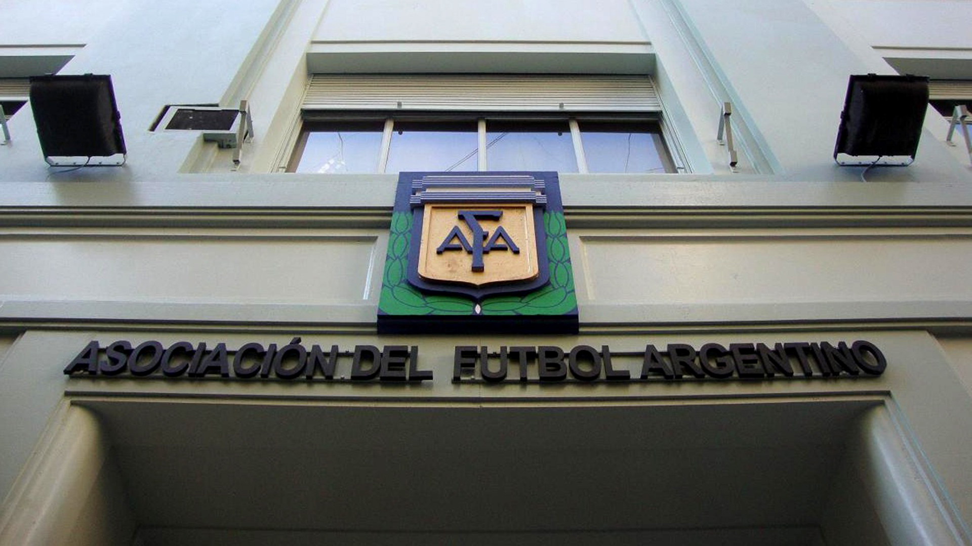 El Gobierno envía veedores de la IGJ a la AFA para auditar balances en medio de la disputa por las SAD