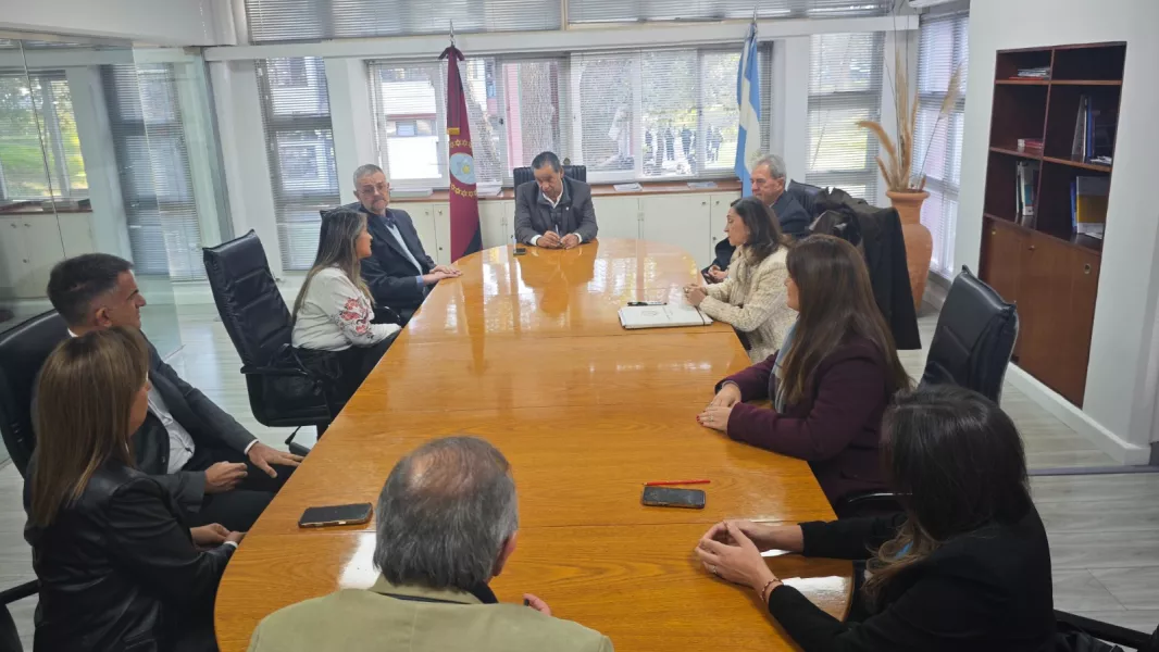 Gobierno de Salta entrega escrituras a tres empresas de parques industriales y potencia crédito e inversión