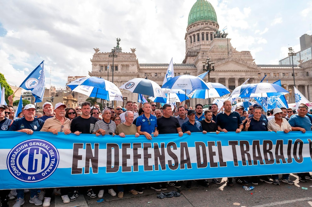 CGT reduce su presencia en la marcha contra la Ley de Tierras y concentra su fuerza en una masiva movilización de San Cayetano