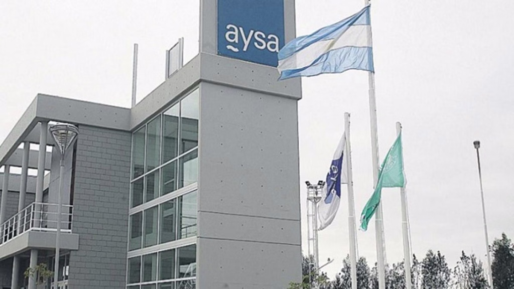 El Gobierno privatiza AySA: vende el 90% por US$340 millones y transfiere el control al sector privado